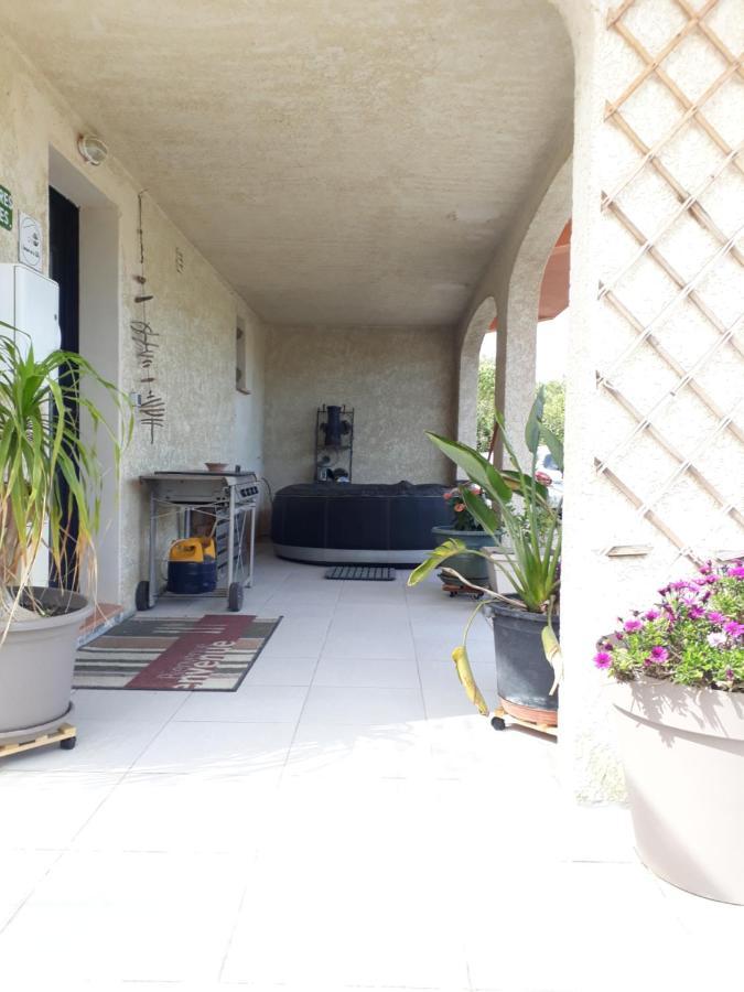 Domaine De La Clotte Bed and Breakfast Roquefort-des-Corbières Εξωτερικό φωτογραφία